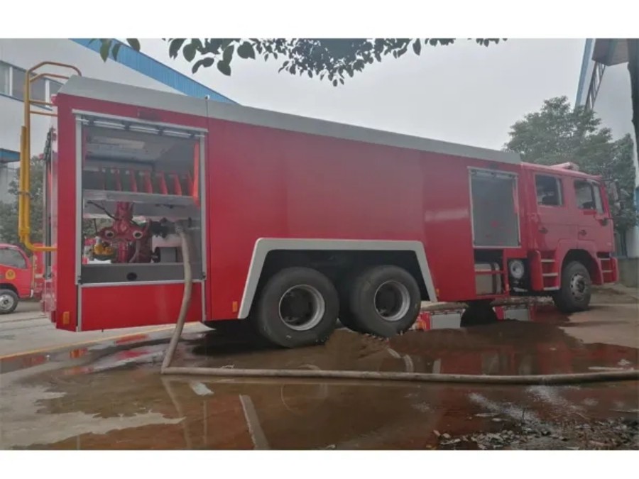 Shacman 15000liters Fire Fighting Water Tank Spraying Truck