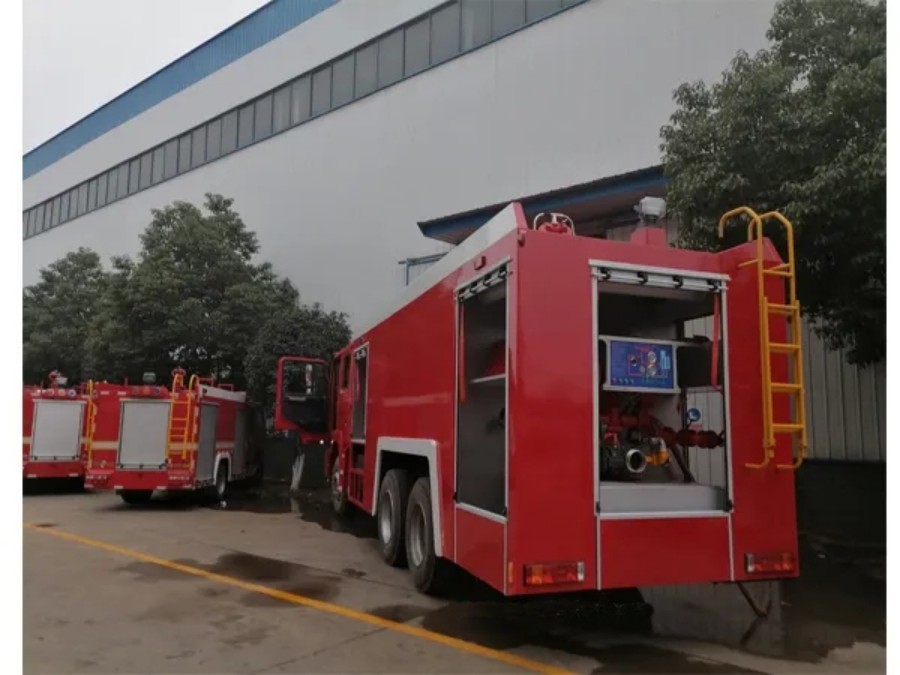 Shacman 15000liters Fire Fighting Water Tank Spraying Truck