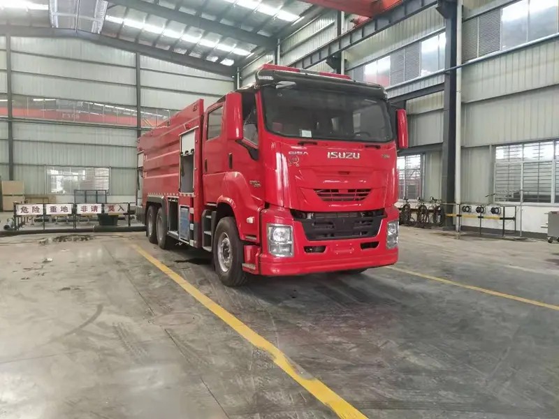 ISUZU GIGA 6x4 Water Foam Fire Truck