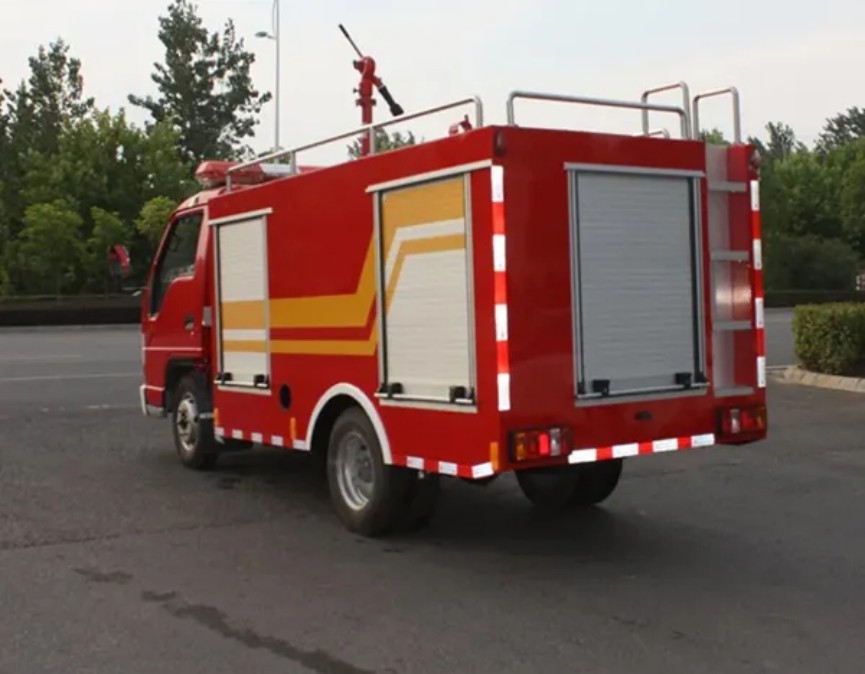 4X2 2000Liters Fire Fighting Water Tank Spraying Truck