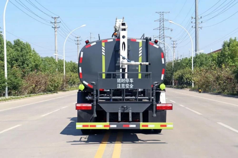 Dongfeng Water Truck for Air Purification and Dust Control