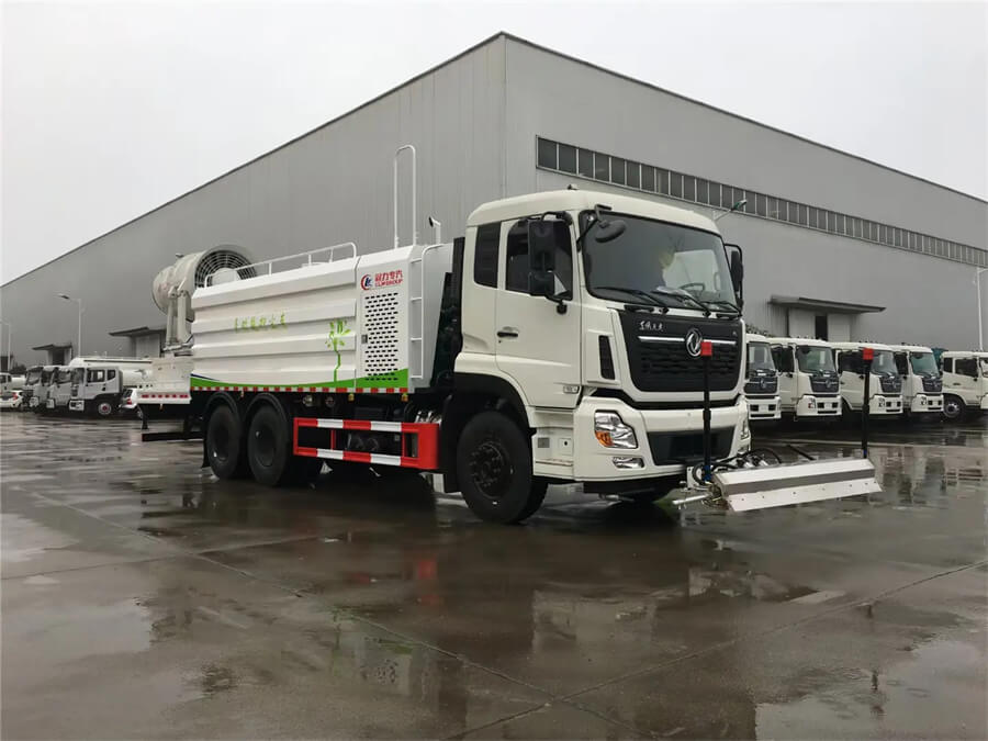 Dongfeng Dust Fighter Water Truck Mounted with 100m Spraying Machine