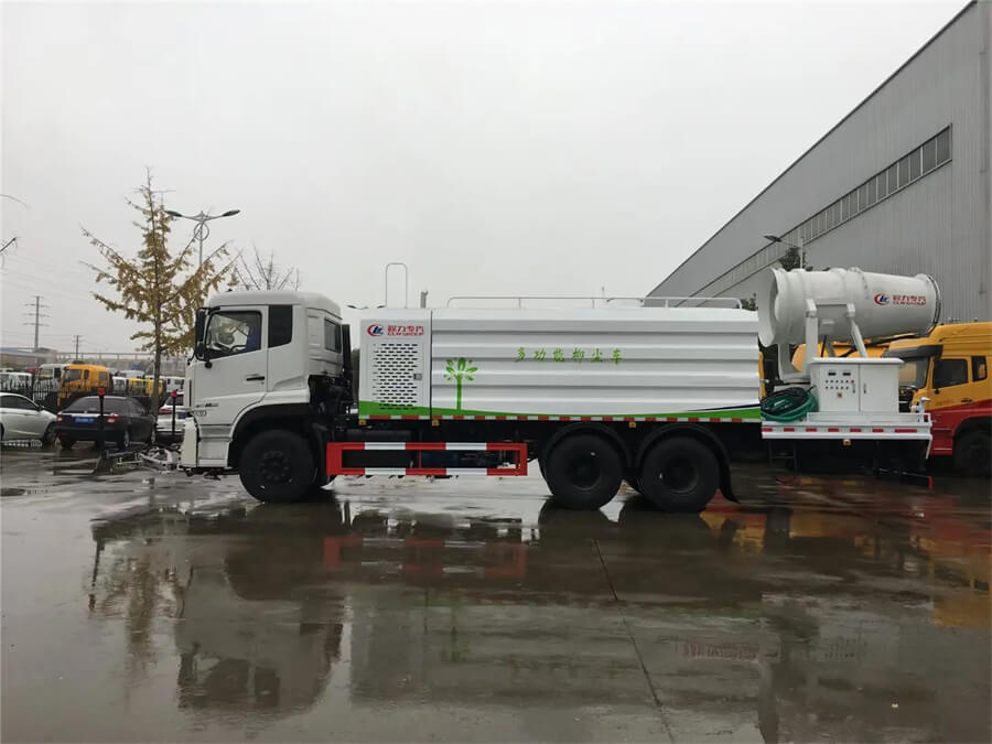 Dongfeng Dust Fighter Water Truck Mounted with 100m Spraying Machine