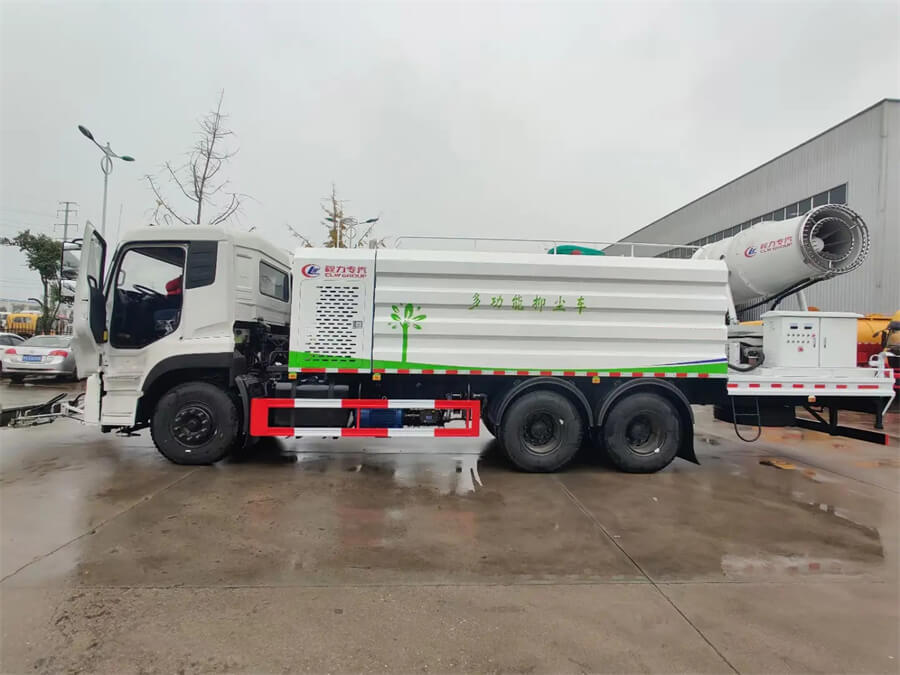 Dongfeng Dust Fighter Water Truck Mounted with 100m Spraying Machine