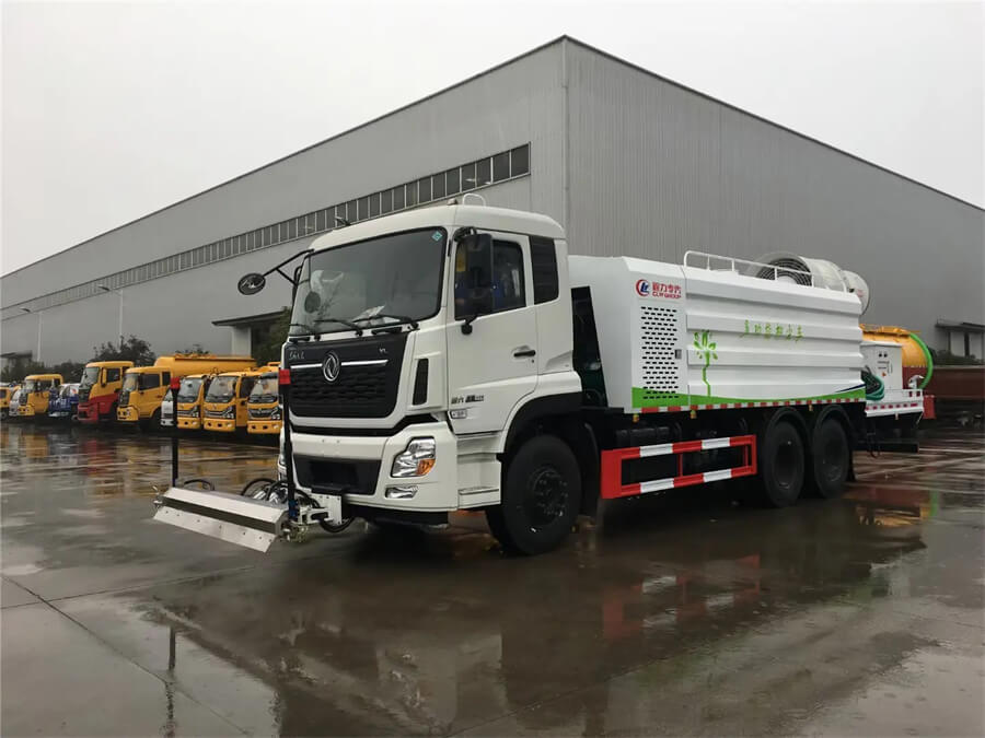 Dongfeng Dust Fighter Water Truck Mounted with 100m Spraying Machine