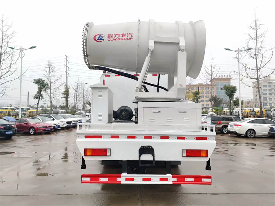 Dongfeng Dust Fighter Water Truck Mounted with 100m Spraying Machine
