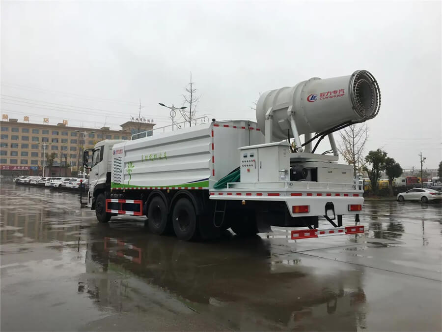 Dongfeng Dust Fighter Water Truck Mounted with 100m Spraying Machine