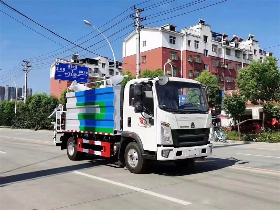 HOWO 5ton 5000liters 1300gallon Multifunctional Dust Control Truck