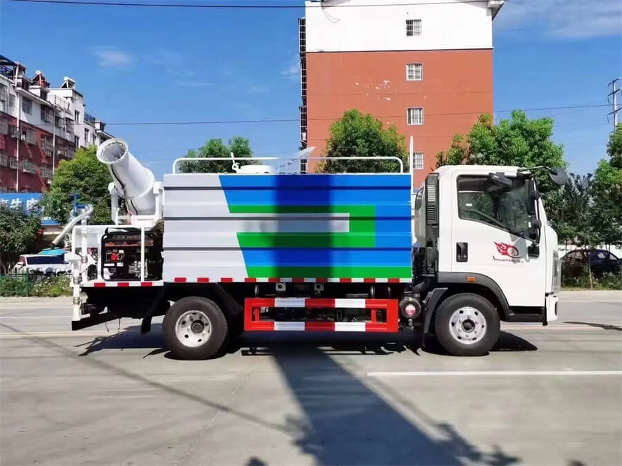 HOWO 5ton 5000liters 1300gallon Multifunctional Dust Control Truck