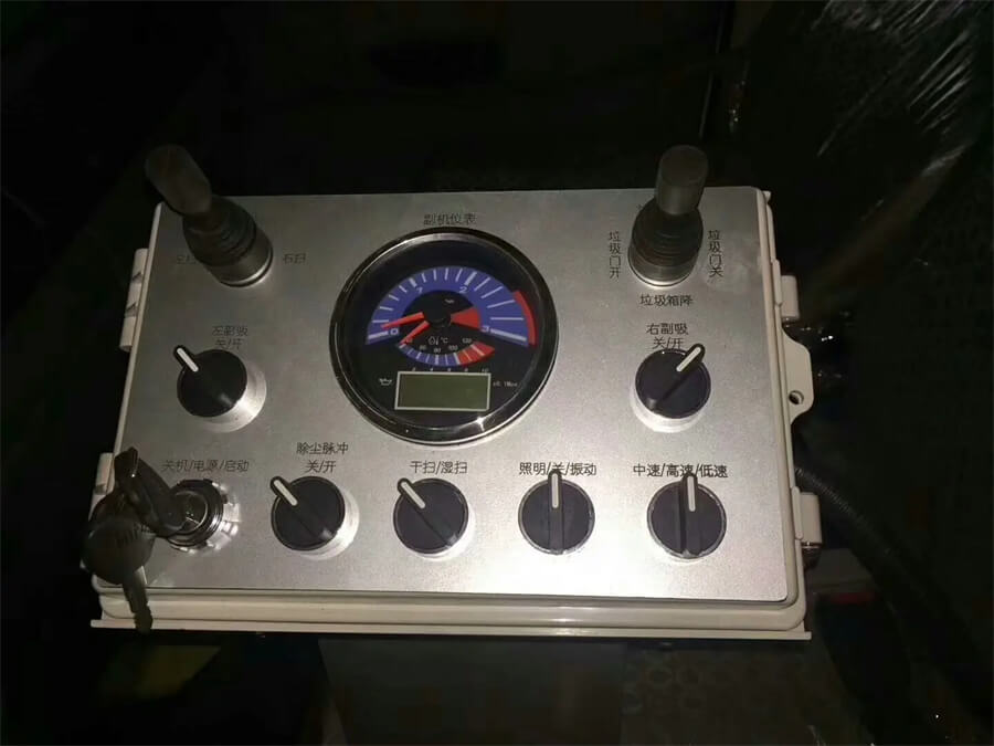 Dongfeng 6 Wheelers 10 CBM 10Ton Dust Vacuum Suction Truck