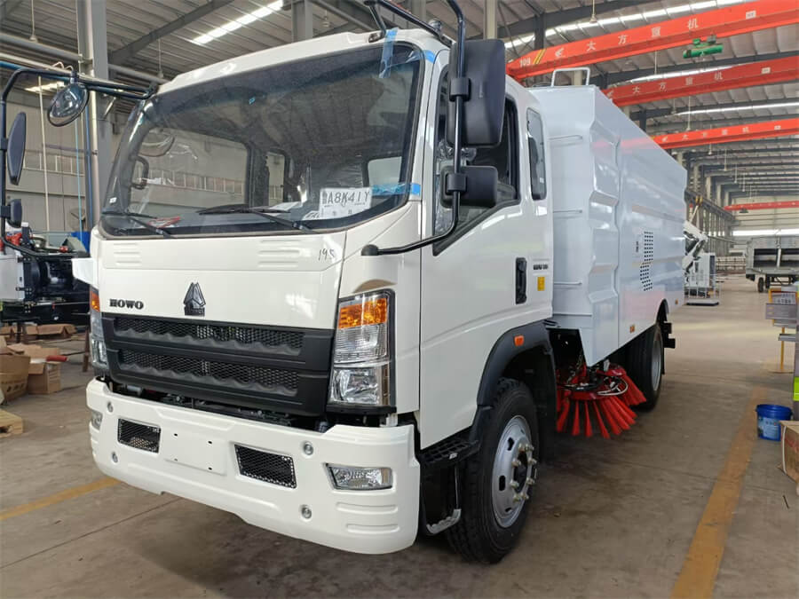 SINOTRUK HOWO 6CBM Street Sweeper 8000 Liters