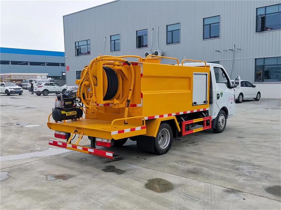 Dongfeng 2000litres 2000L Sewer Jetting Truck