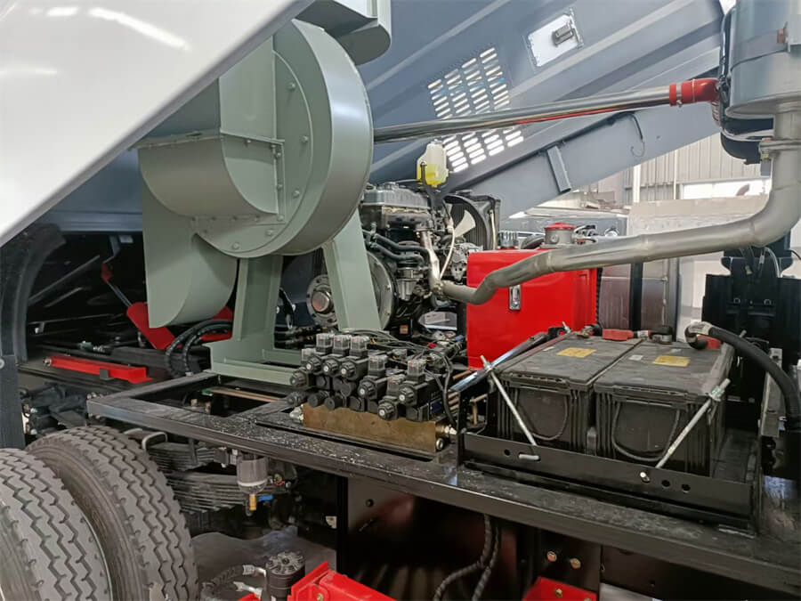 SINOTRUK HOWO 6CBM Street Sweeper 8000 Liters