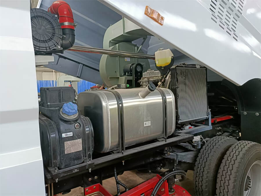 SINOTRUK HOWO 6CBM Street Sweeper 8000 Liters