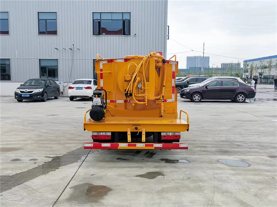 Dongfeng 2000litres 2000L Sewer Jetting Truck