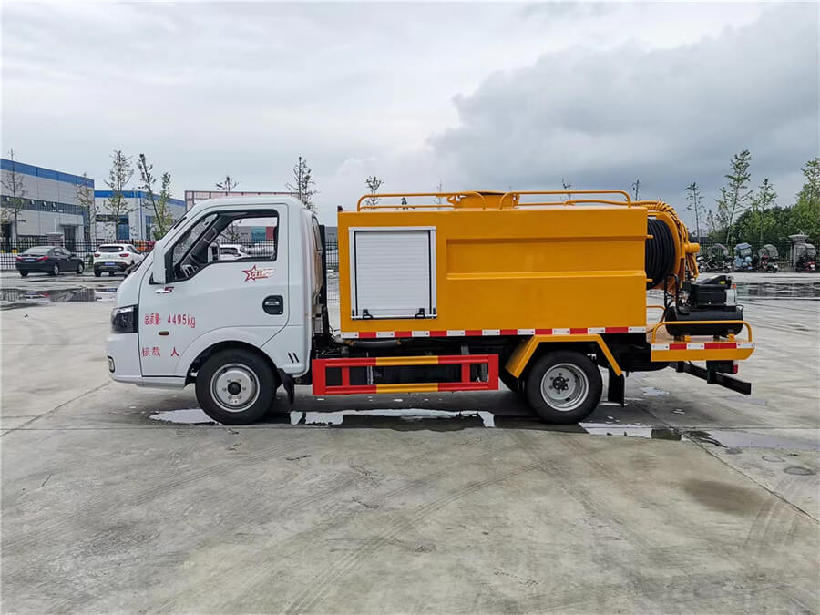 Dongfeng 2000litres 2000L Sewer Jetting Truck