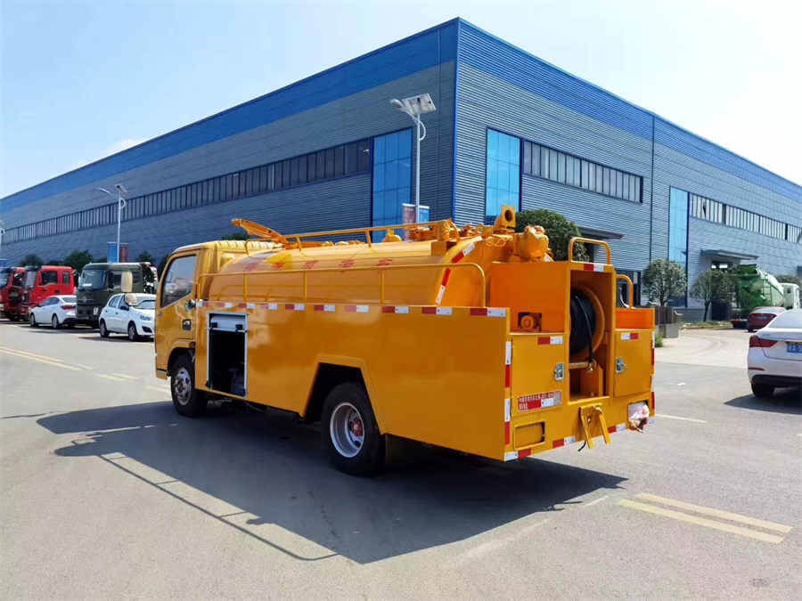 Dongfeng 4000litres 4000L Diesel Engine Drain Jetter Sewer Cleaning Sucking Combined Sewage Jetting Truck
