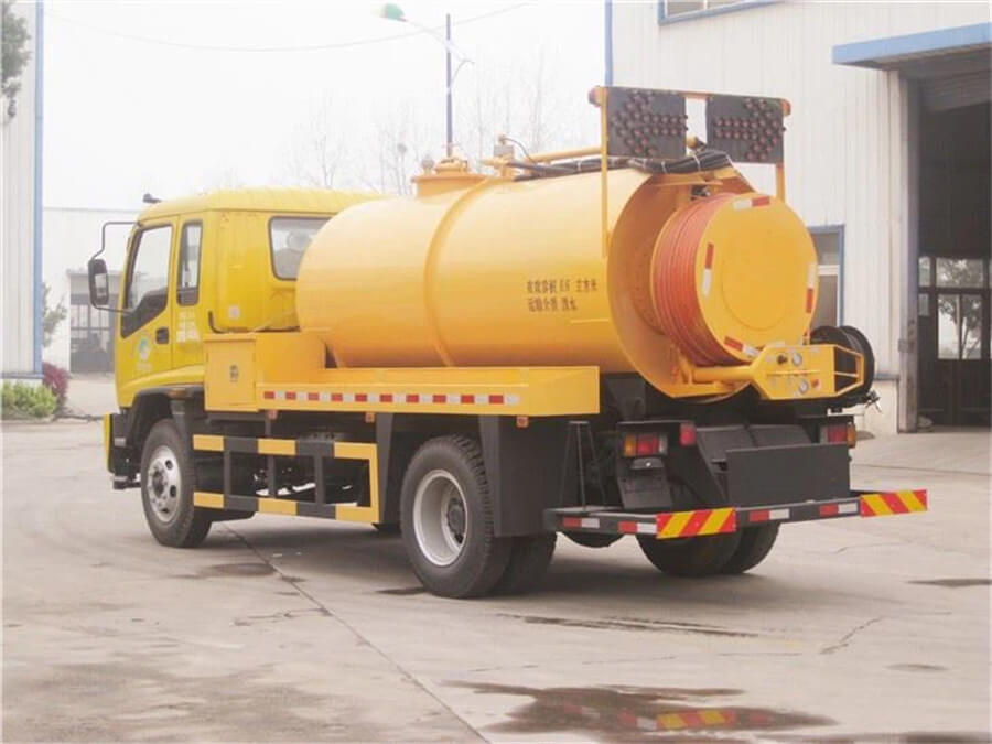 ISuzu FTR 4X2 10000litres 10000L Diesel Engine Drain Jetter Sewer Cleaning Sucking Combined Sewage Jetting Truck