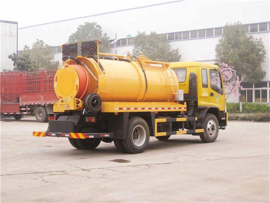 ISuzu FTR 4X2 10000litres 10000L Diesel Engine Drain Jetter Sewer Cleaning Sucking Combined Sewage Jetting Truck