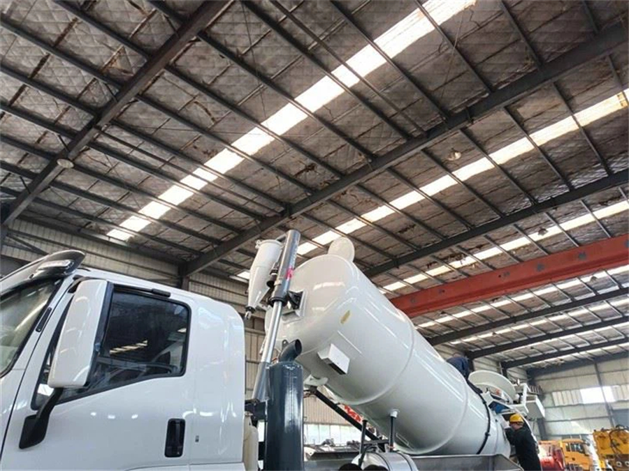 ISuzu GIGA 6X4 14000litres 12000L Diesel Engine Drain Jetter Sewer Cleaning Sucking Combined Sewage Jetting Truck