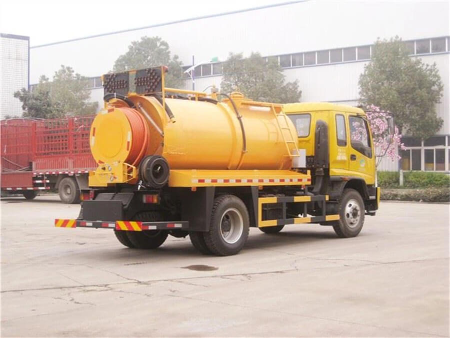 ISuzu FTR 4X2 10000litres 10000L Diesel Engine Drain Jetter Sewer Cleaning Sucking Combined Sewage Jetting Truck