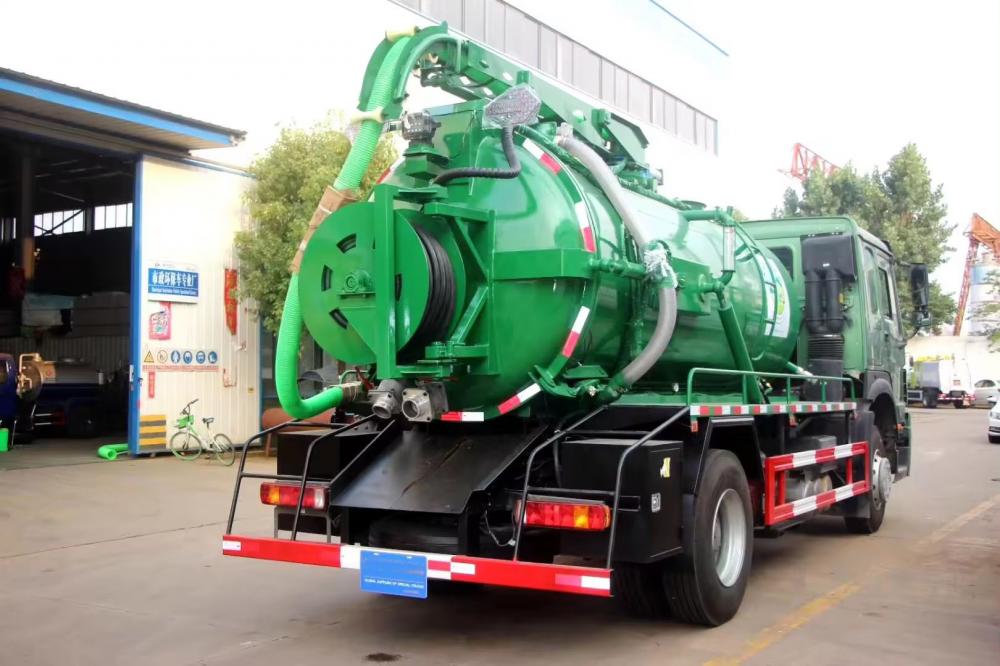 Sinotruck Howo New 4X2 10 CBM 10000L sewer cleaning truck 10000L sewage suction truck