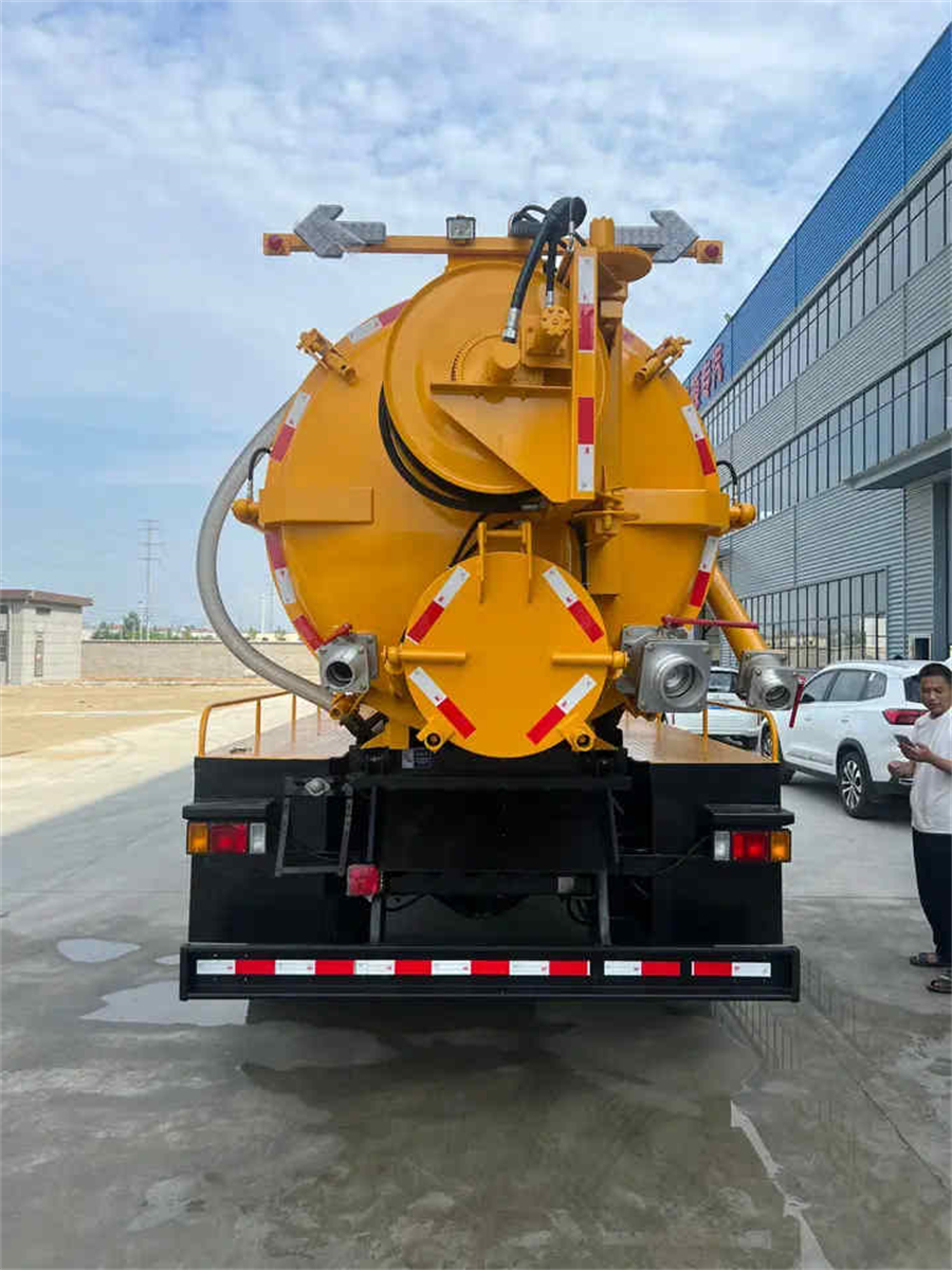 ISUZU GIGA 6X4 18000 Liters High Pressure Jetting Vacuum Sewer Sludge Cleaning Tank