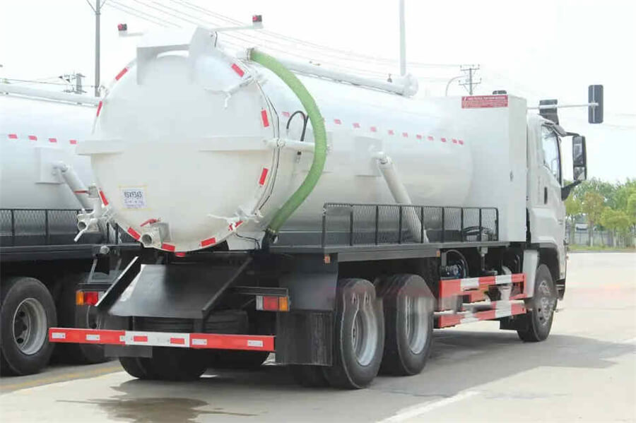 Isuzu GIGA 6X4 14000 Litres Sewage Suction Tank Trucks 15 CBM Vacuum Truck Sewage Suction Vehicle