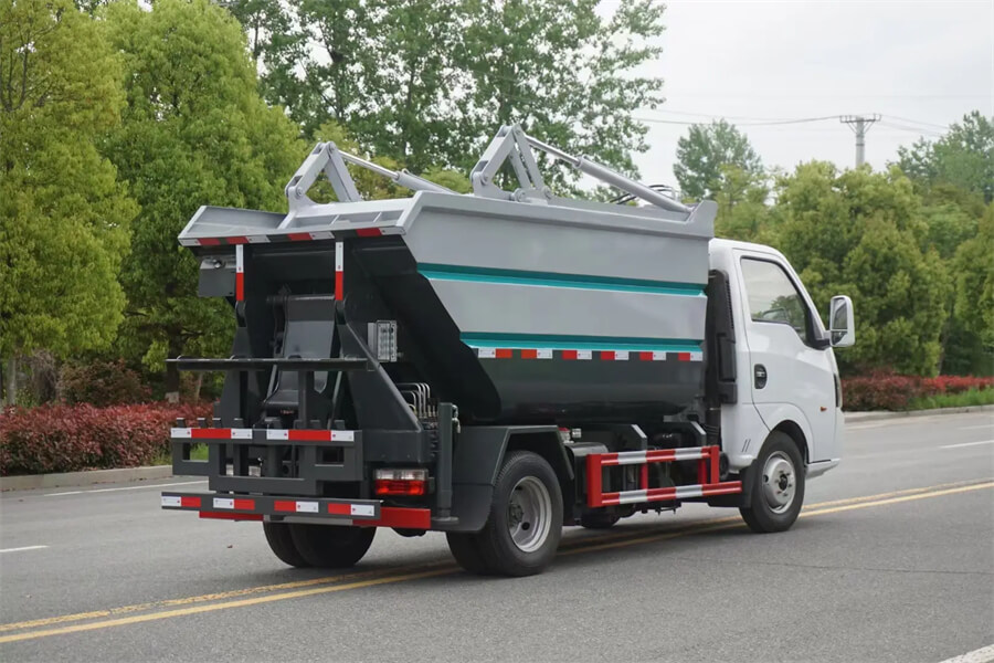 Mini with Rear Bin Lifter Refuse Collection Truck