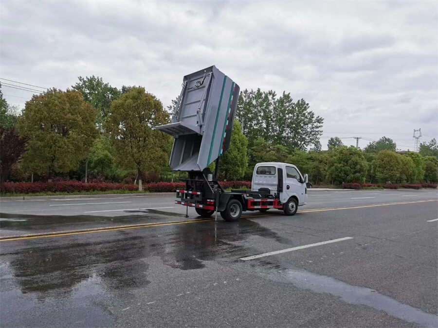 Mini with Rear Bin Lifter Refuse Collection Truck