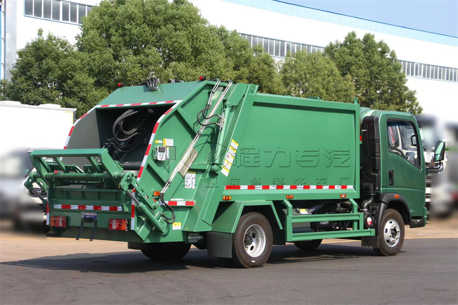 Sinotruk HOWO 5m3 6m3 Compactor Garbage Truck