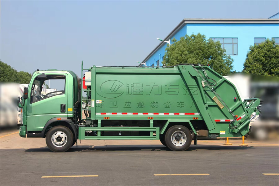 Sinotruk HOWO 5m3 6m3 Compactor Garbage Truck