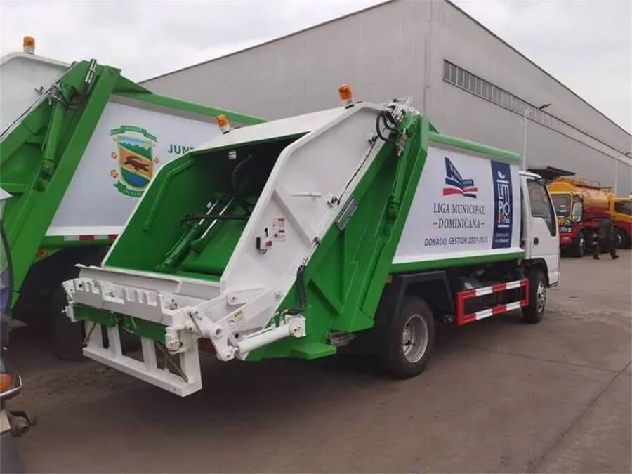 4X2 7ton 8CBM Bin Lifter Garbage Compactor Truck