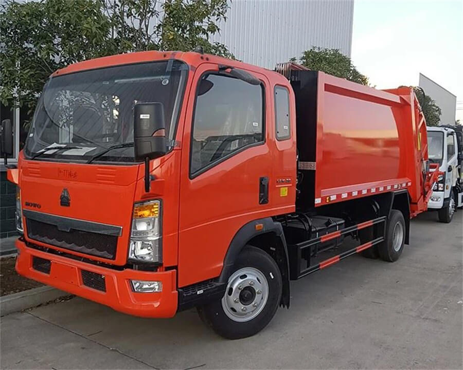 Sinotruk Howo 6ton 7CBM Compressed Garbage Truck