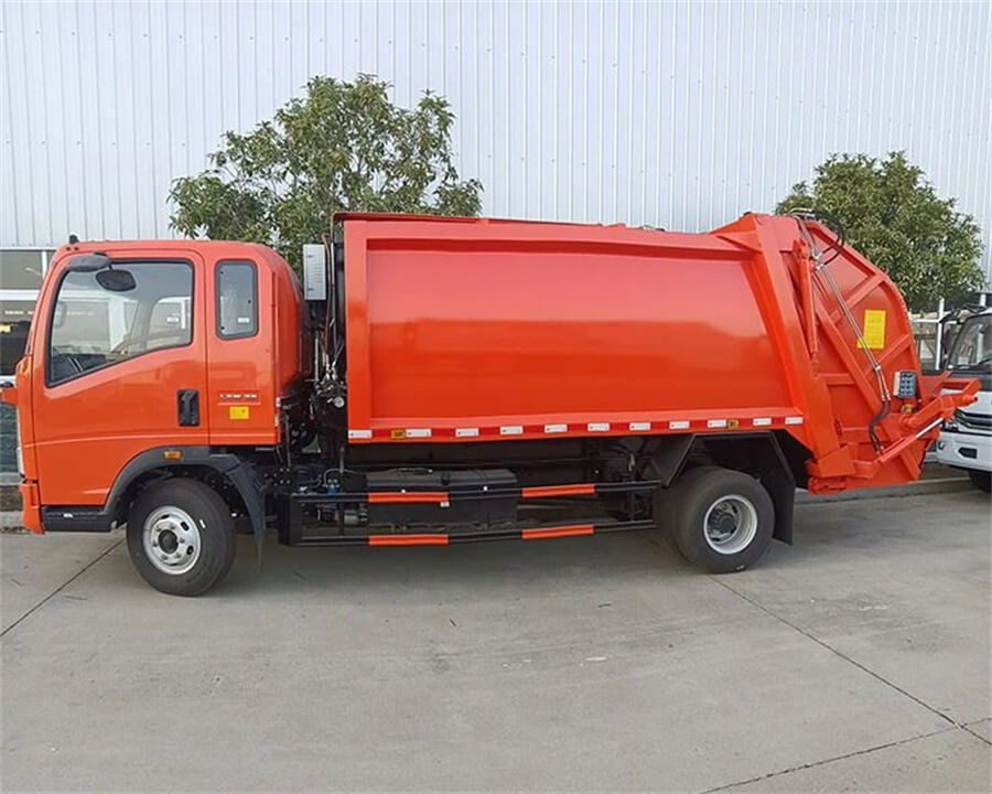 Sinotruk Howo 6ton 7CBM Compressed Garbage Truck