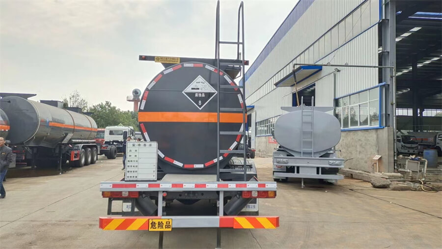 Shacman 8X4 Chemical Transport Truck