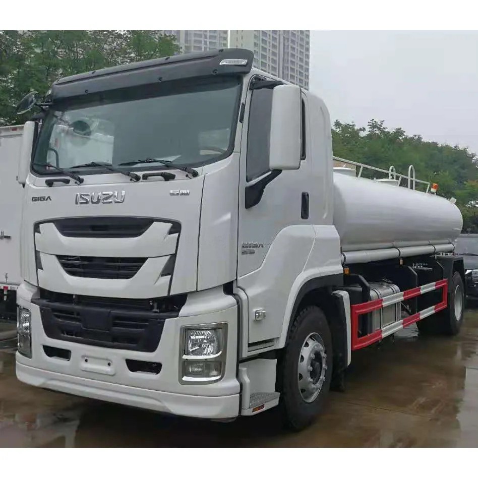 ISUZU 4x2 GIGA Water Sprinkler Truck