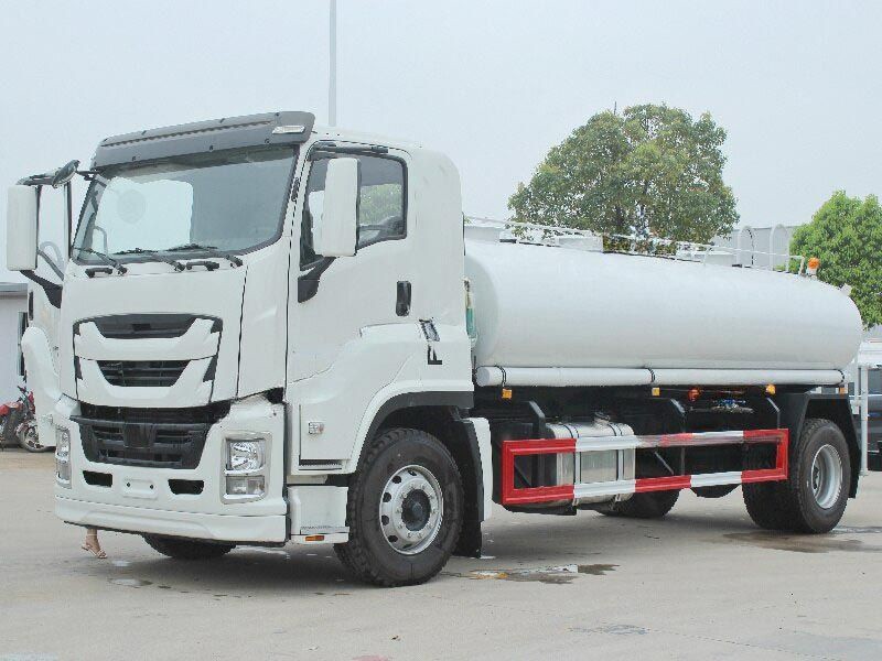 ISUZU 4x2 GIGA Water Sprinkler Truck