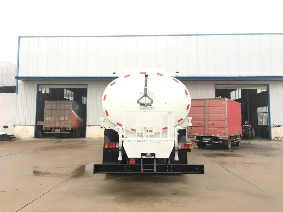 ISUZU 4x2 GIGA Water Sprinkler Truck
