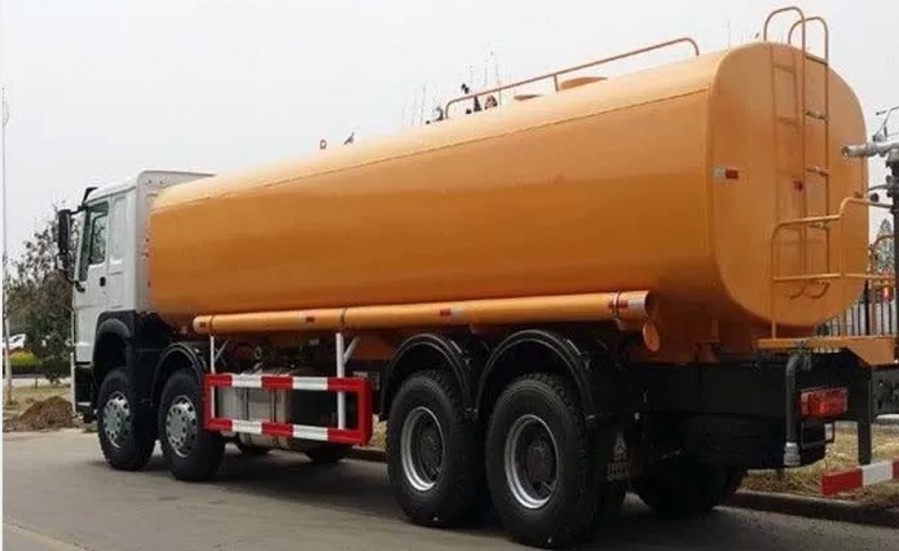 8x4 Sinotruk Howo 18ton 18000liters Water Sprinkler Truck