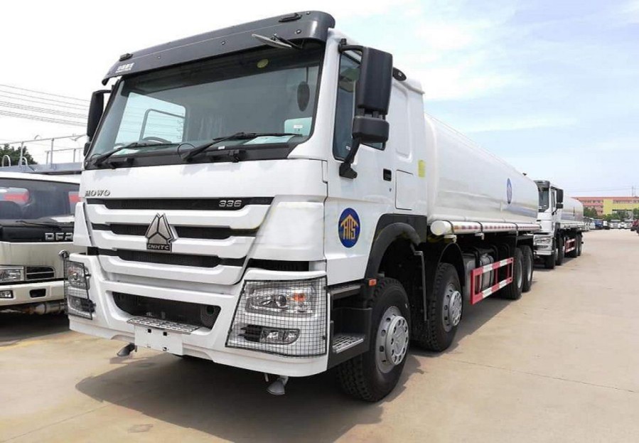 8x4 Sinotruk Howo 18ton 18000liters Water Sprinkler Truck