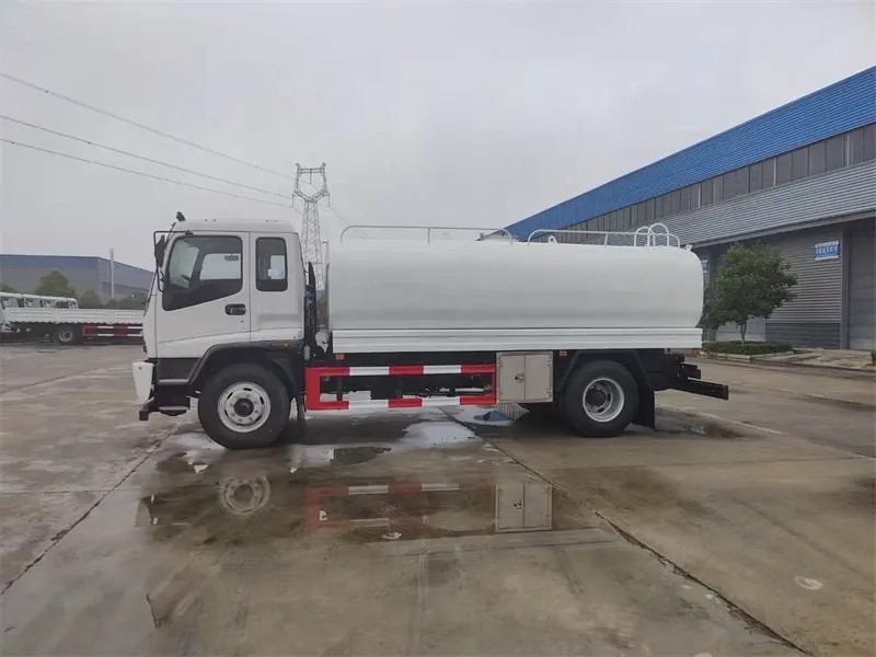 ISUZU 4x2 FTR Water Tanker Lorry