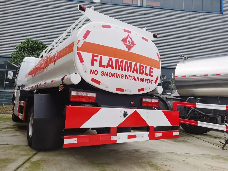 Dongfeng 5000Liters Oil Dispenser Truck