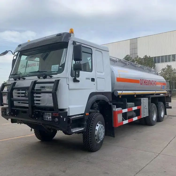Sinotruk HOWO 6×4 15000Liters Oil Tank Truck