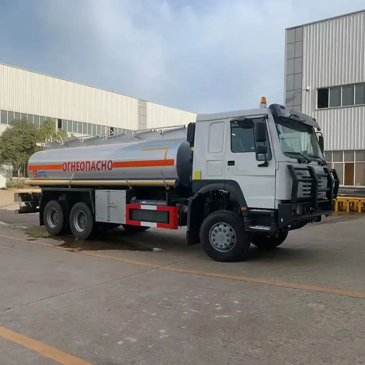 Sinotruk HOWO 6×4 15000Liters Oil Tank Truck