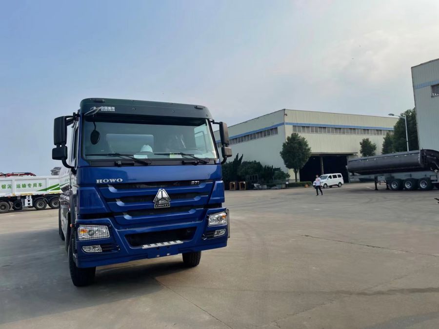 HOWO 33000liters 8X4 Aluminum Alloy Oil Tank Truck