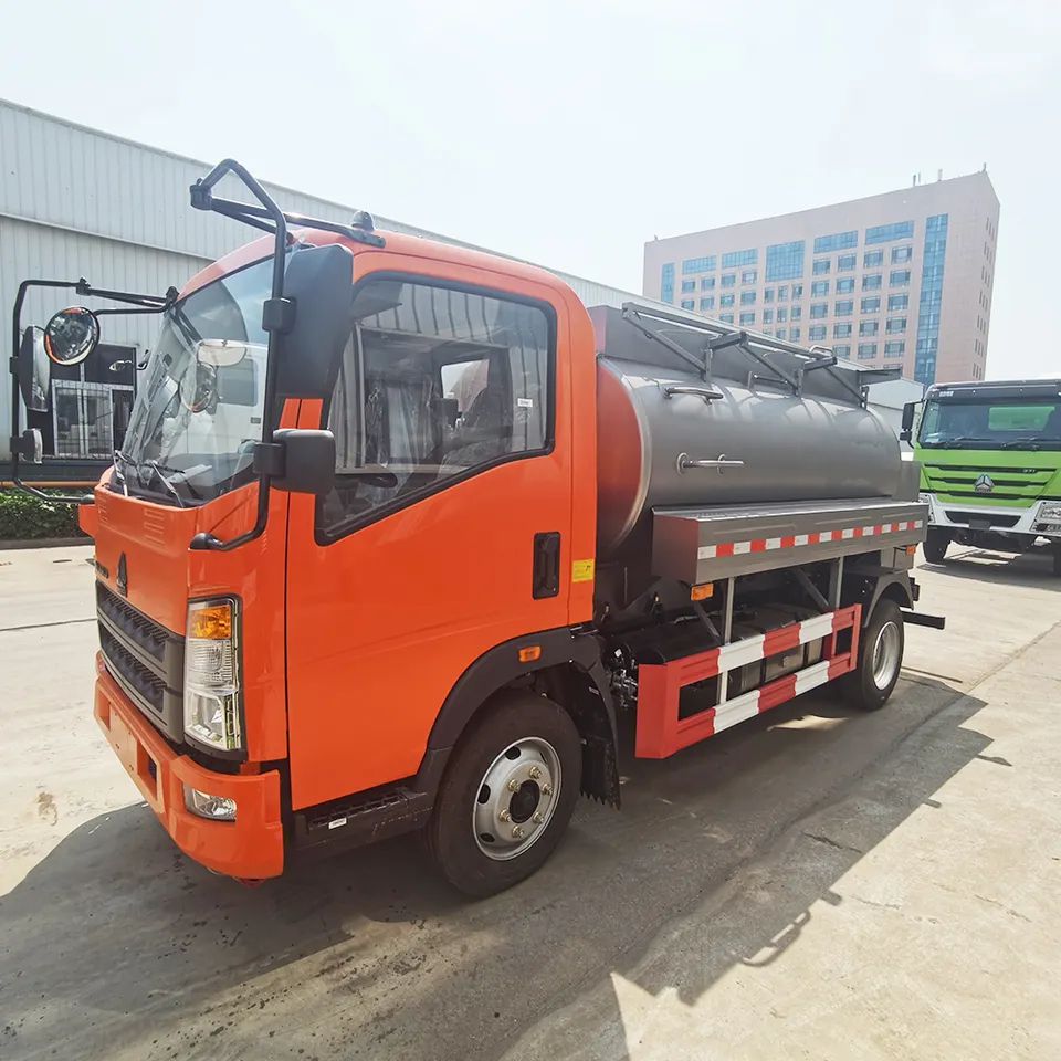 Right Hand Drive Howo 3Tons Oil Refueller Truck