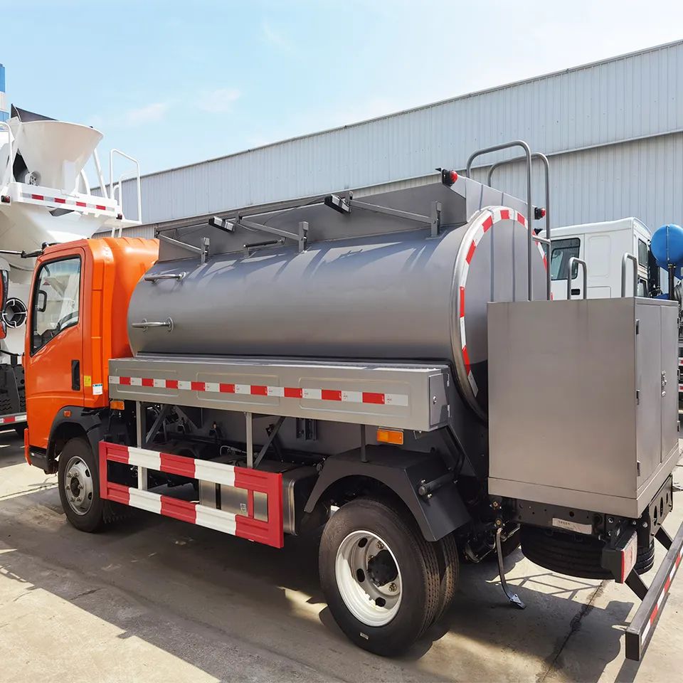 Right Hand Drive Howo 3Tons Oil Refueller Truck