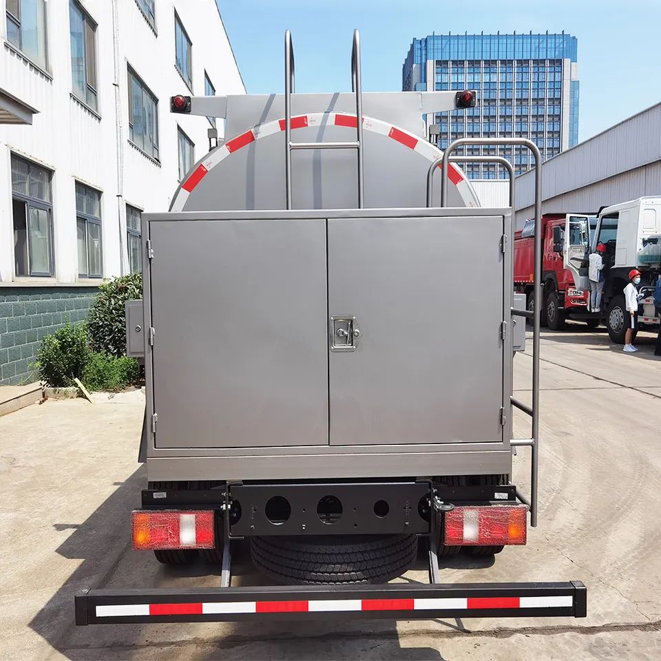 Right Hand Drive Howo 3Tons Oil Refueller Truck