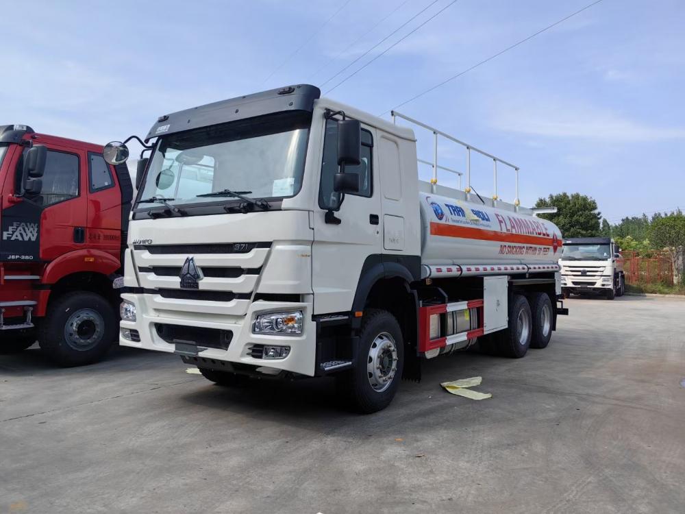 SINOTRUK HOWO 20Tons Oil Tank Truck